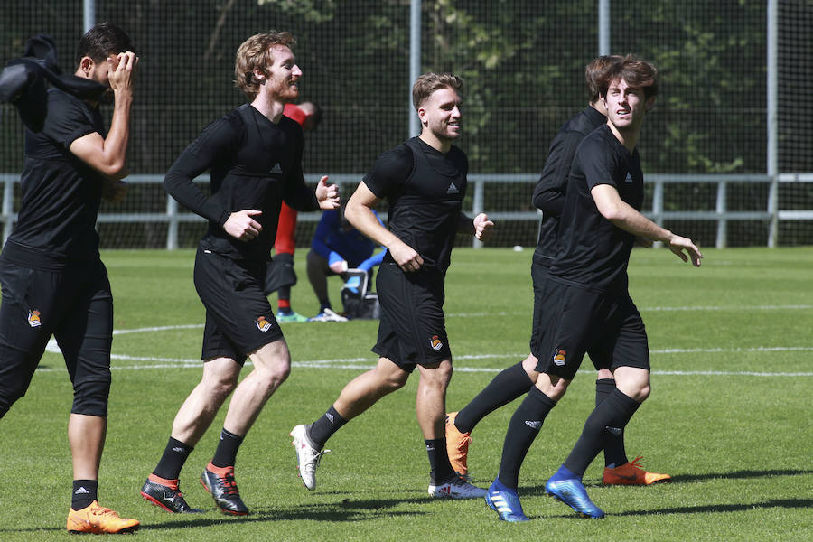 Los jugadores de la Real Sociedad han entrenado este viernes en Zubieta de cara al partido de mañana a las 16.15 horas en Anoeta contra el Leganés en Anoeta.