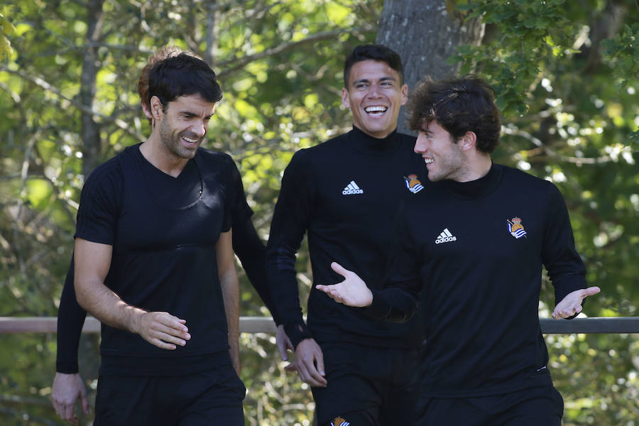 Los jugadores de la Real Sociedad han entrenado este viernes en Zubieta de cara al partido de mañana a las 16.15 horas en Anoeta contra el Leganés en Anoeta.