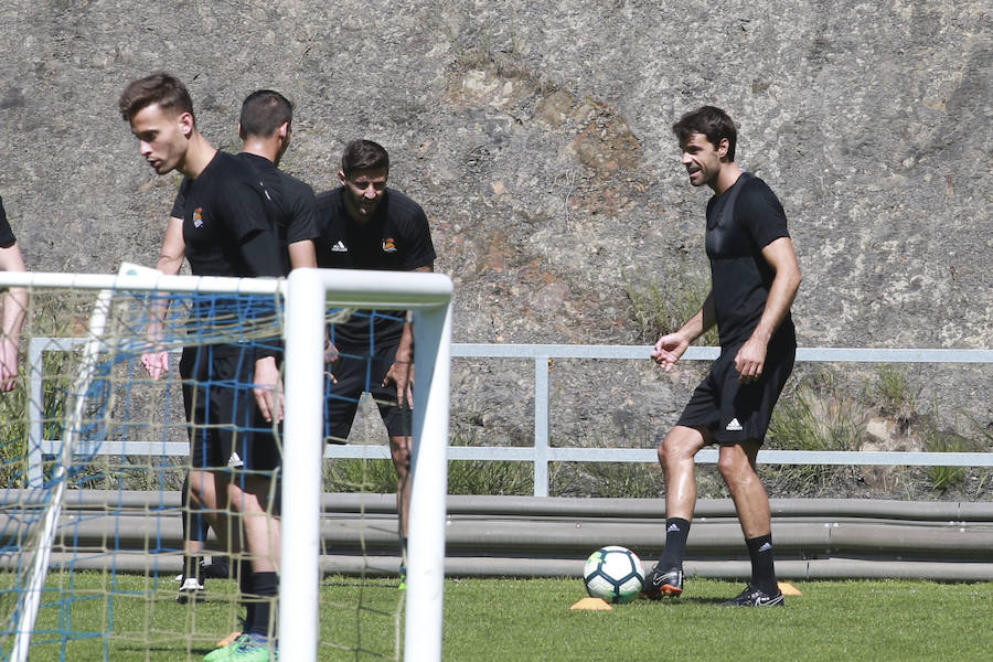 Los jugadores de la Real Sociedad han entrenado este viernes en Zubieta de cara al partido de mañana a las 16.15 horas en Anoeta contra el Leganés en Anoeta.