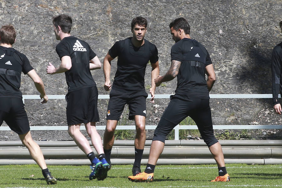 Los jugadores de la Real Sociedad han entrenado este viernes en Zubieta de cara al partido de mañana a las 16.15 horas en Anoeta contra el Leganés en Anoeta.