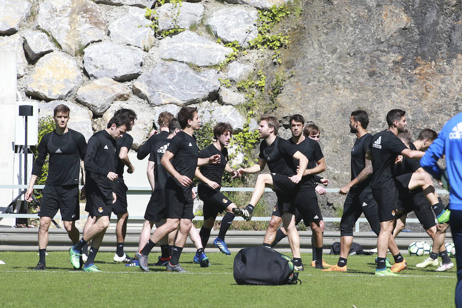 Los jugadores de la Real Sociedad han entrenado este viernes en Zubieta de cara al partido de mañana a las 16.15 horas en Anoeta contra el Leganés en Anoeta.