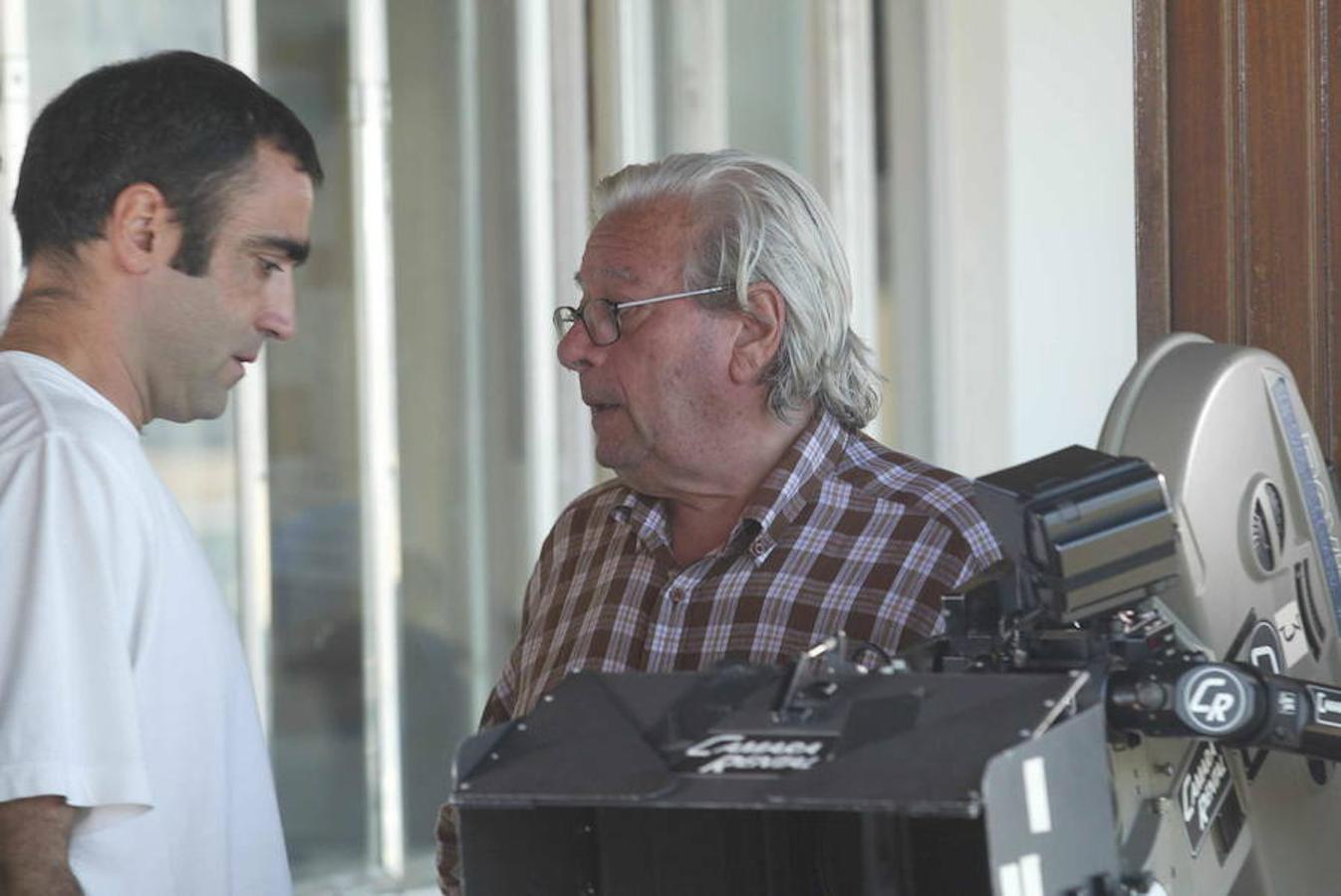 El director cinematográfico vasco durante el rodaje en San Sebastián de su película '¿Y tú quién eres? , en 2006.