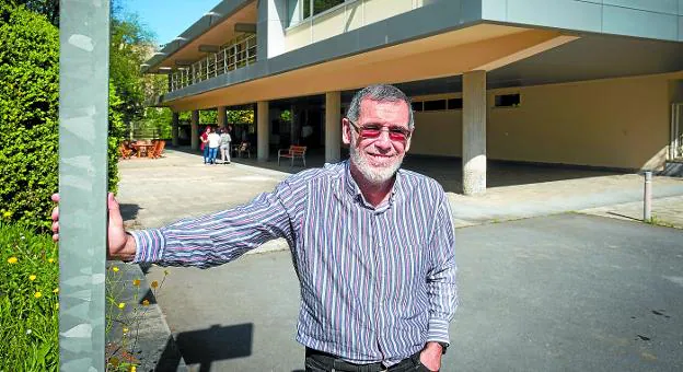 Gómez Cadenas, en el exterior del Donostia International Physics Center, donde va a continuar sus investigaciones sobre neutrinos. 
