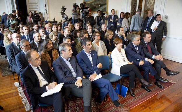 Imagen principal - El lehendakari destaca en San Sebastián el papel del tercer sector social para «una sociedad más justa»