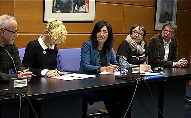 Firma del acuerdo alcanzado entre el Departamento de Educación y los sindicatos.