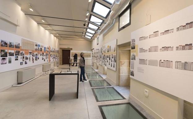Exposición 'La Ciudad que perdimos' de la Bienal de Arquitectura 'Mugak' en el convento Santa Teresa. 