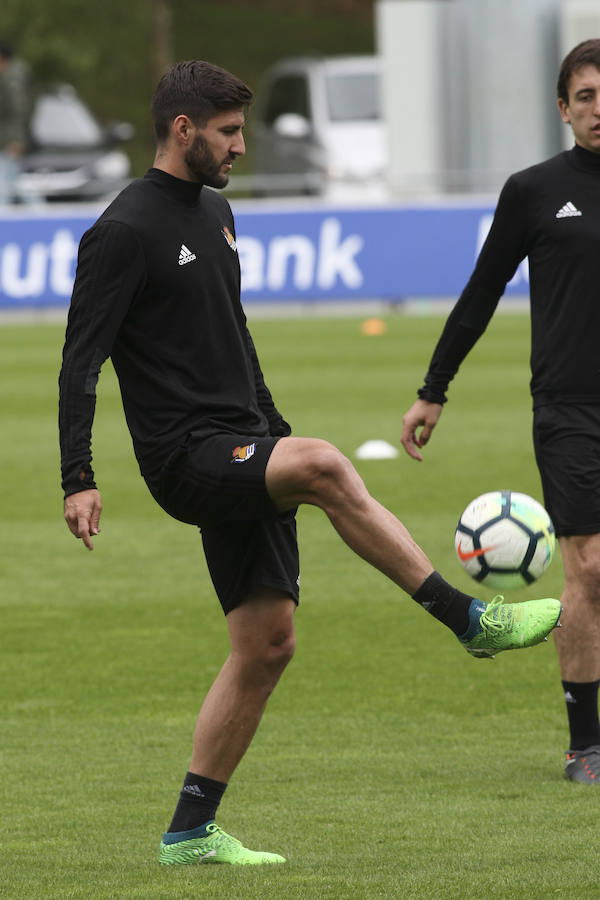 El equipo txuri-urdin se ha ejercitado con la baja de Héctor Moreno y la novedad de Le Normand 