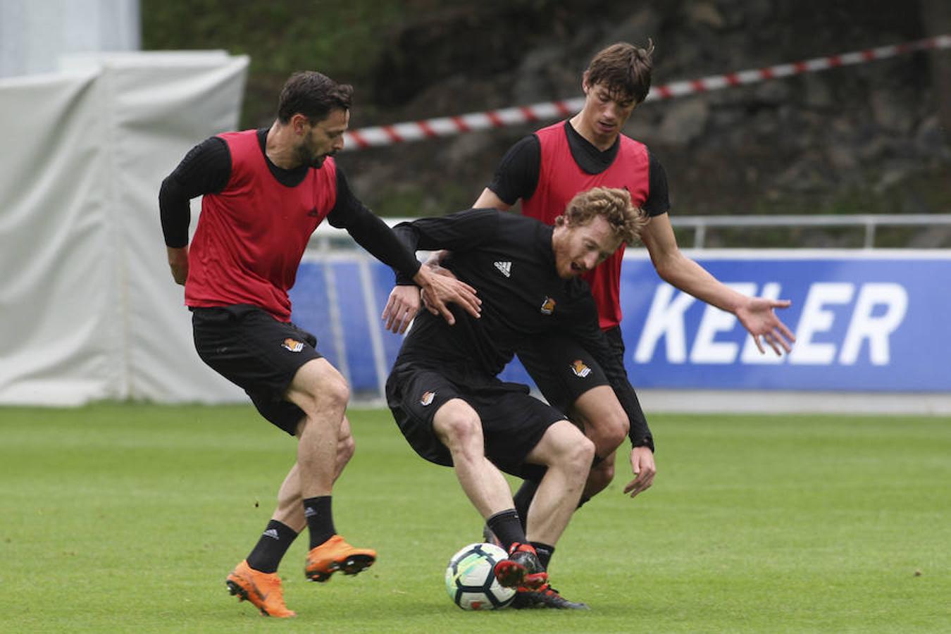 El equipo txuri-urdin se ha ejercitado con la baja de Héctor Moreno y la novedad de Le Normand 