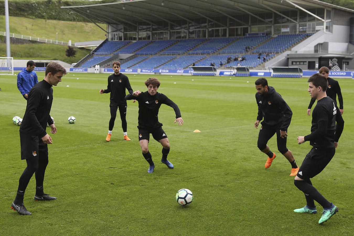 El equipo txuri-urdin se ha ejercitado con la baja de Héctor Moreno y la novedad de Le Normand 