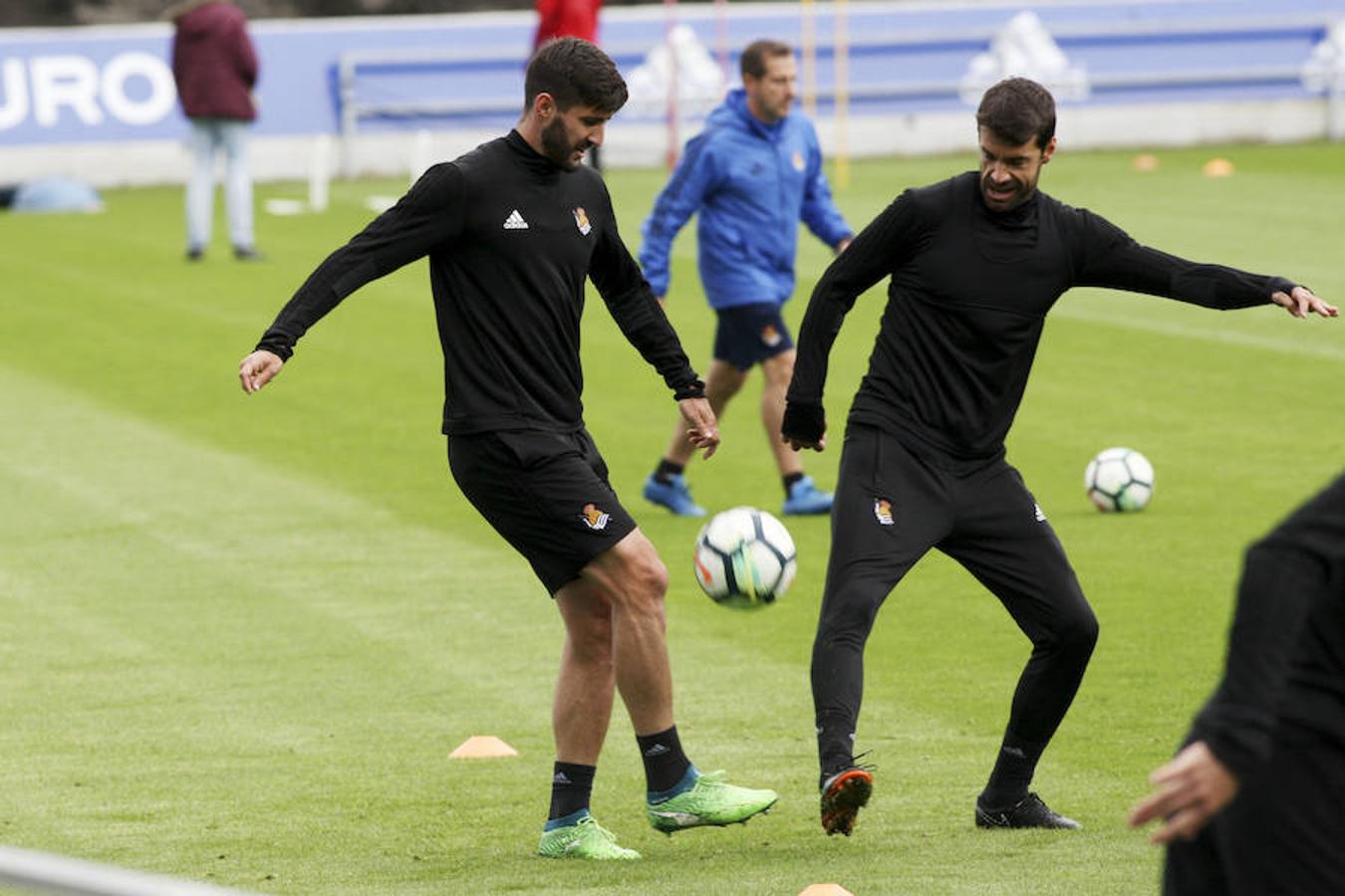 El equipo txuri-urdin se ha ejercitado con la baja de Héctor Moreno y la novedad de Le Normand 