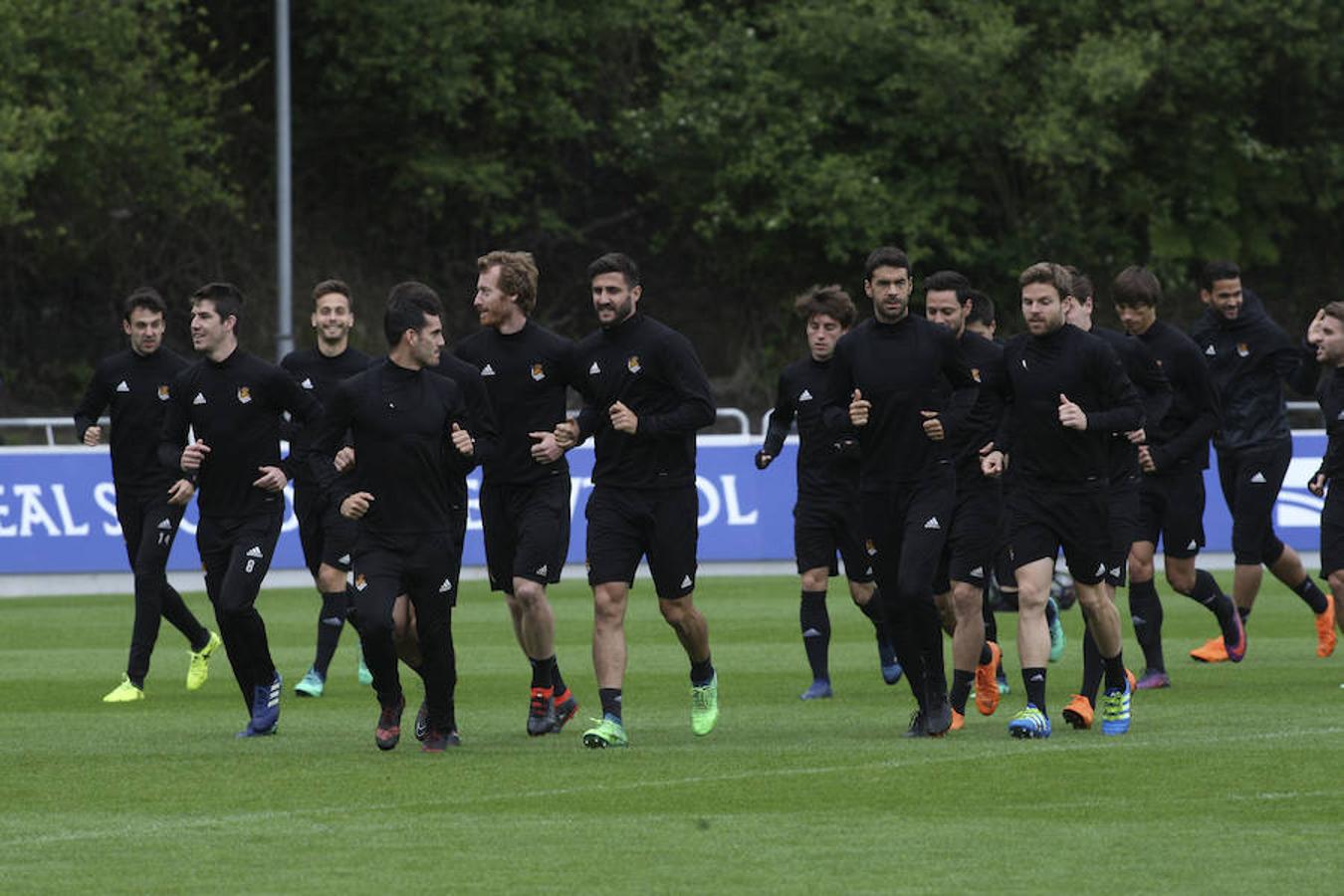 El equipo txuri-urdin se ha ejercitado con la baja de Héctor Moreno y la novedad de Le Normand 