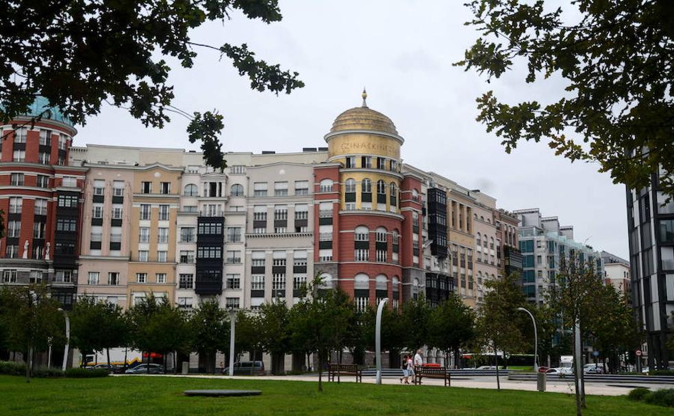 Conjunto de edificios en la plaza Euskadi de Bilbao.