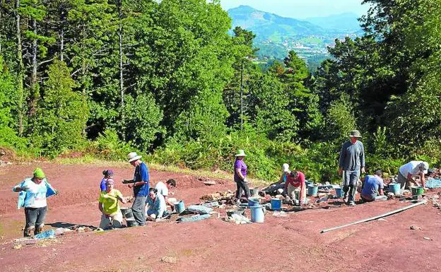 Excavaciones en el poblado de Basagain, en el municipio de Anoeta, hace dos años. 