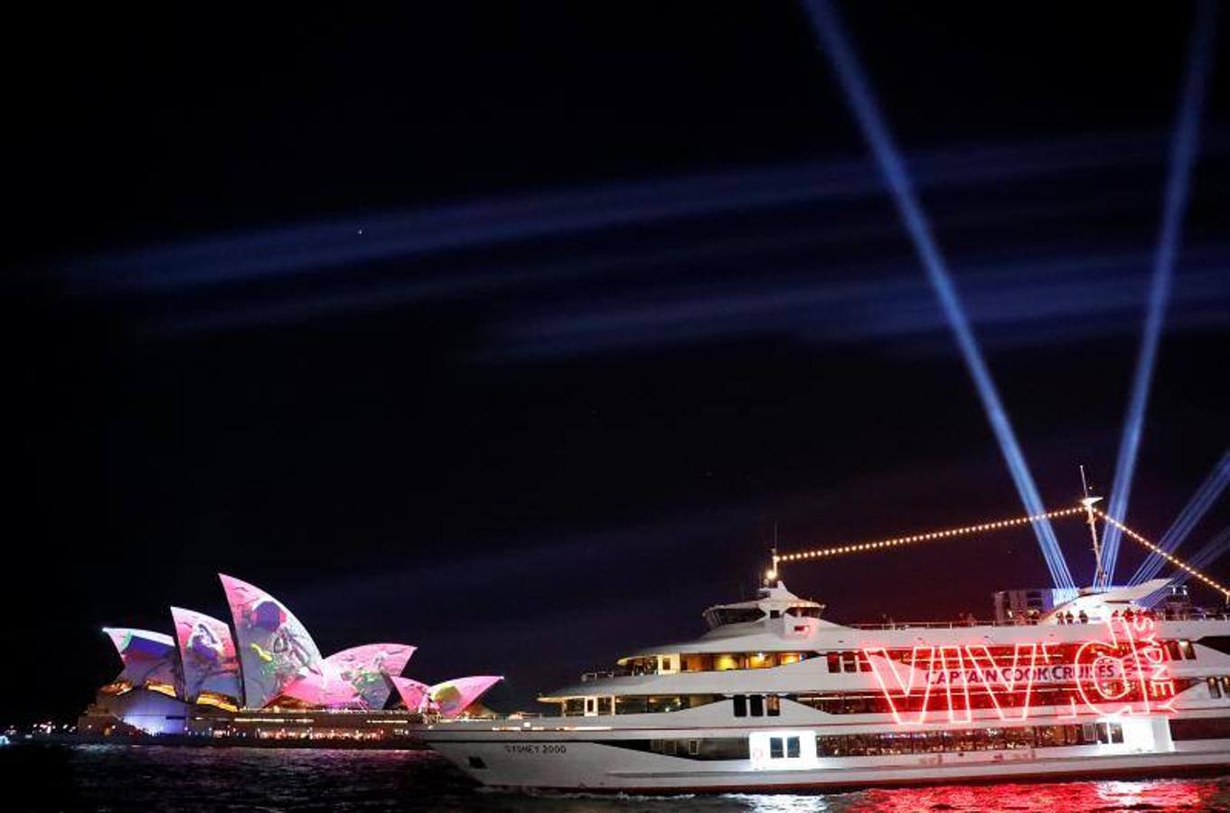 Proyecciones en las velas de la Ópera de Sydney durante el inicio oficial de Vivid Sydney, promovido como el festival de luz, música e ideas más grande del mundo, en Sydney, Australia.