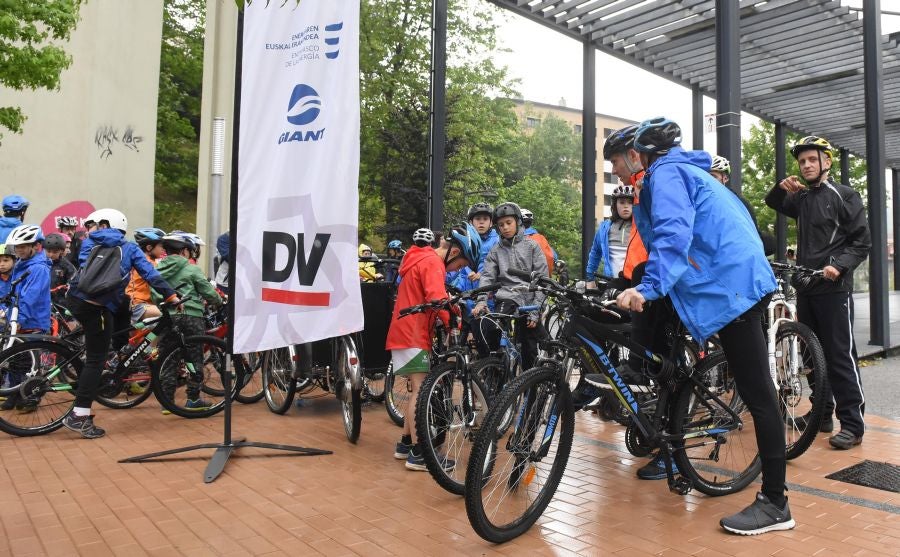 Gipuzkoa vive hoy y mañana sobre dos ruedas de la mano de la segunda feria Bicibizi, que desplegará un intenso programa de actividades, recorridos, talleres y actuaciones con la bicicleta como argumento.