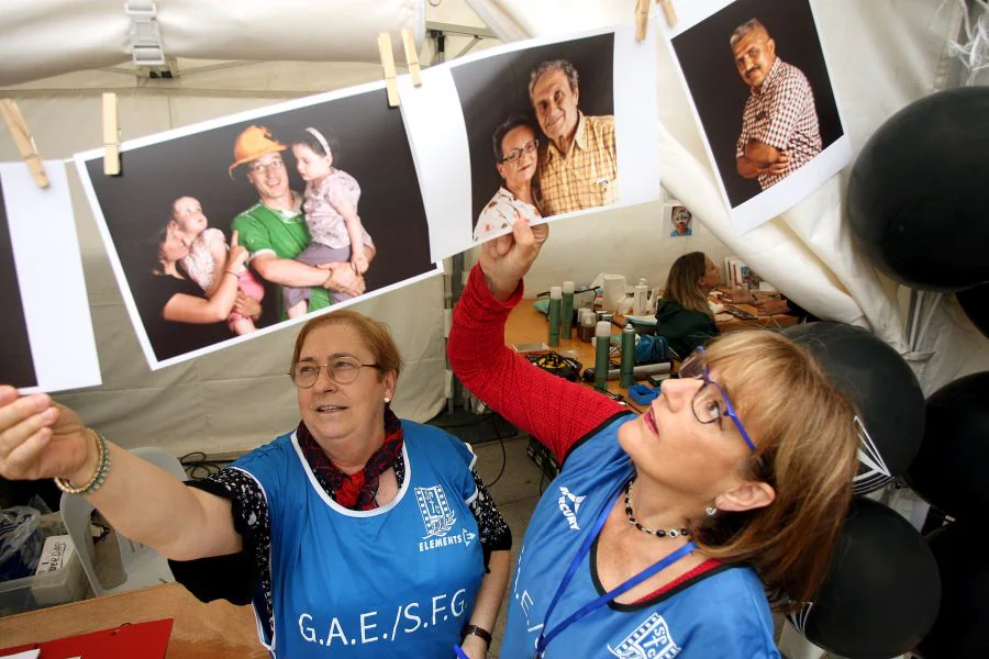 Olatu Talka ha tomado las calles con decenas de actividades, talleres y espectáculos. Un fin de semana oscurecido por el tiempo pero lleno de diversión para jóvenes y mayores.