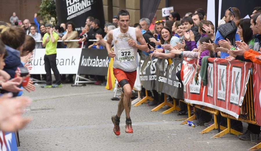 El joven suizo Rémi Bonnet (23 años) se ha impuesto en la categoría masculina de la Zegama-Aizkorri tras completar la prueba en 3:53:57.