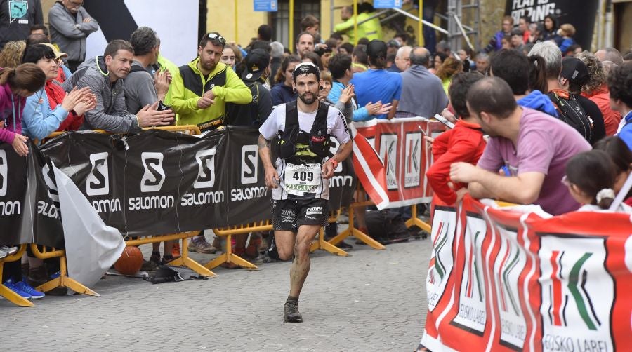 El joven suizo Rémi Bonnet (23 años) se ha impuesto en la categoría masculina de la Zegama-Aizkorri tras completar la prueba en 3:53:57.