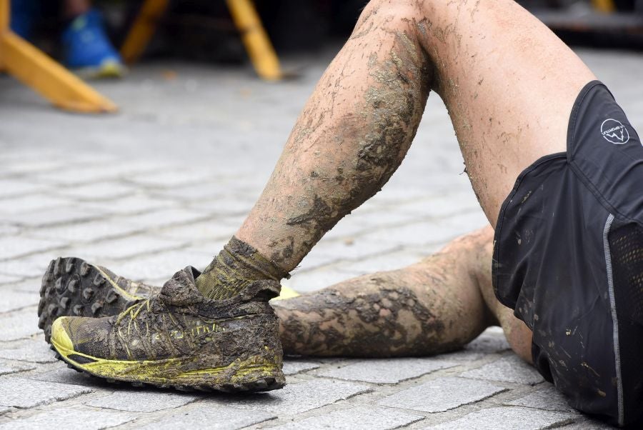 El joven suizo Rémi Bonnet (23 años) se ha impuesto en la categoría masculina de la Zegama-Aizkorri tras completar la prueba en 3:53:57.