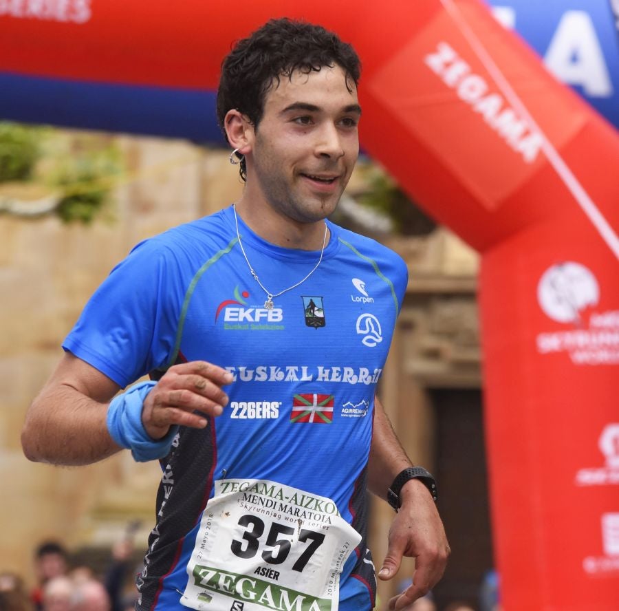 El joven suizo Rémi Bonnet (23 años) se ha impuesto en la categoría masculina de la Zegama-Aizkorri tras completar la prueba en 3:53:57.