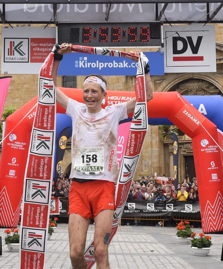 El joven suizo Rémi Bonnet (23 años) se ha impuesto en la categoría masculina de la Zegama-Aizkorri tras completar la prueba en 3:53:57.