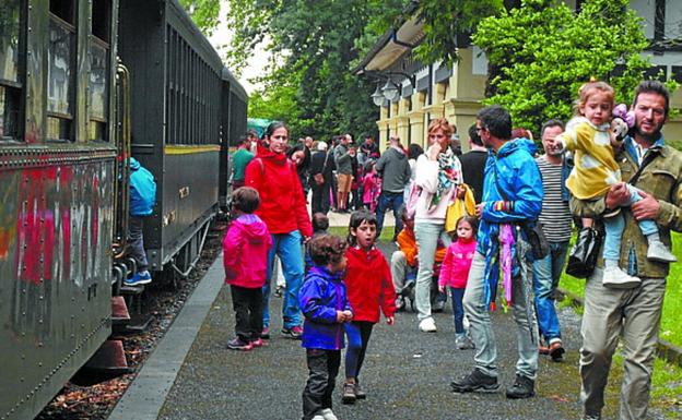 Los más pequeños disfrutaron del tren. 