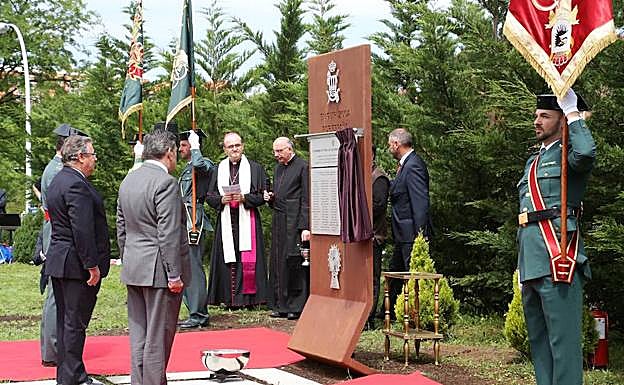 El ministro de Interior en el acto celebrado en el cuartel de Intxaurrondo