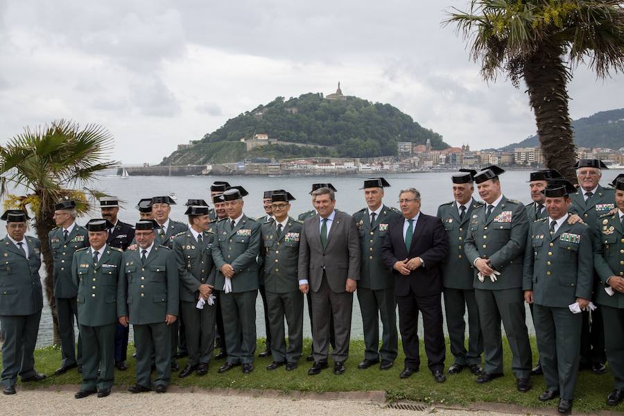 El ministro del Interior, Juan Ignacio Zoido, ha inaugurado este martes por la tarde en el Palacio de Miramar de San Sebastián la exposición itinerante 'La Guardia Civil frente al terrorismo: por la libertad y las víctimas', que estará abierta al público hasta este jueves.