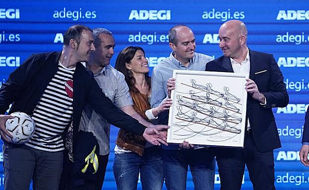 Imagen principal - Eduardo Junkera sucede a Pello Guibelalde al frente de la Asocación de Empresas de Gipuzkoa Adegi