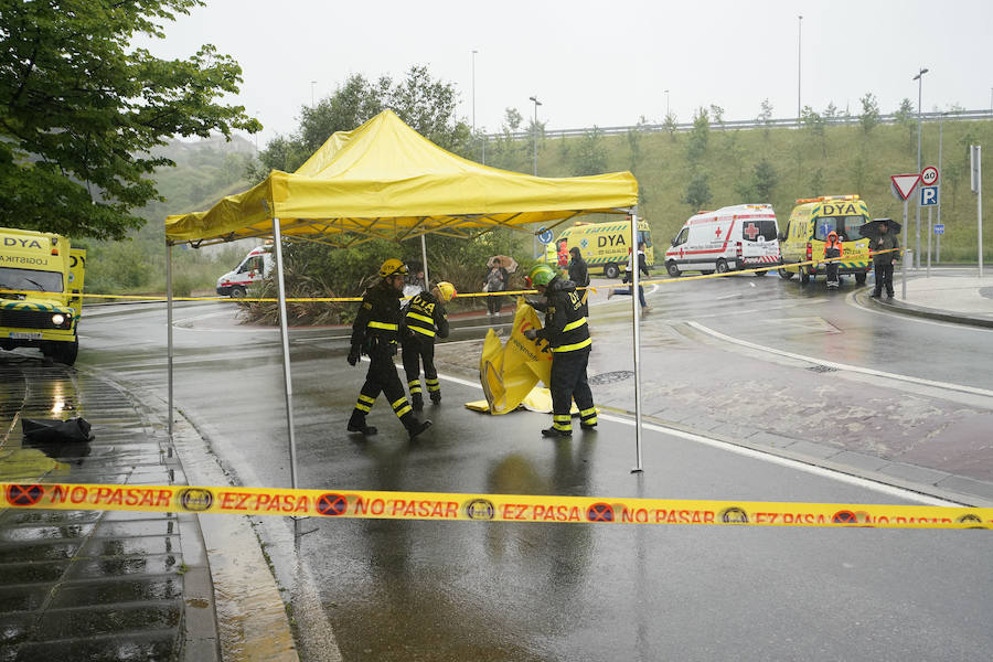 Más de 150 profesionales han participado este jueves en un ejercicio práctico de emergencias en Illunbe. Se ha simulado una explosión en el interior de la plaza de toros con una avalancha posterior en la que se han visto implicados un centenar de espectadores.