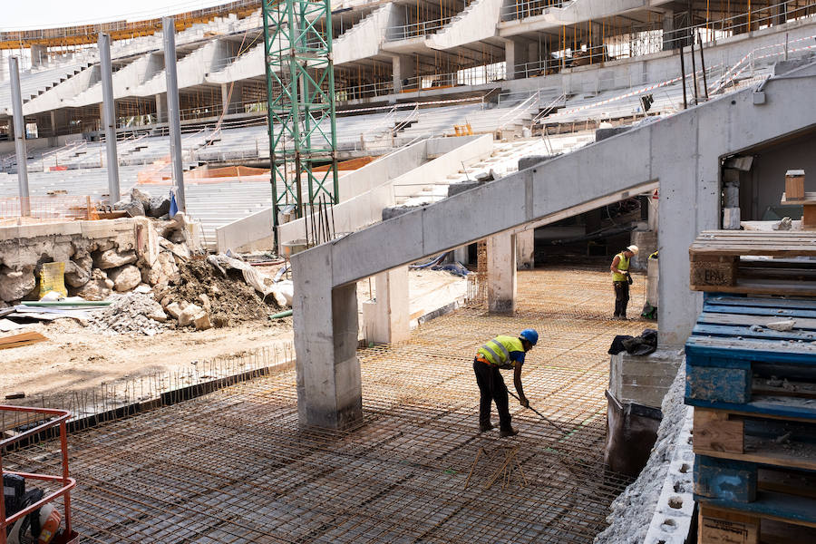 La remodelación del Estadio de Anoeta está dejando imágenes impactantes. Estas son las de este viernes.