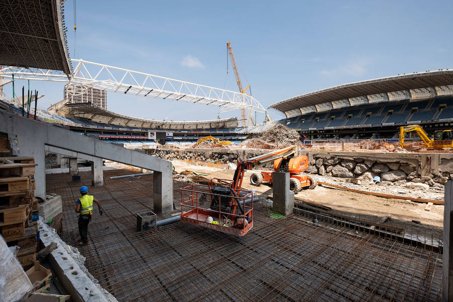 La remodelación del Estadio de Anoeta está dejando imágenes impactantes. Estas son las de este viernes.