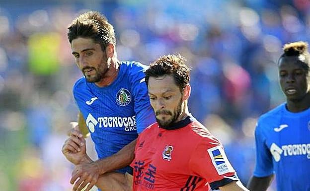 Bergara y De la Bella, en plena disputa.