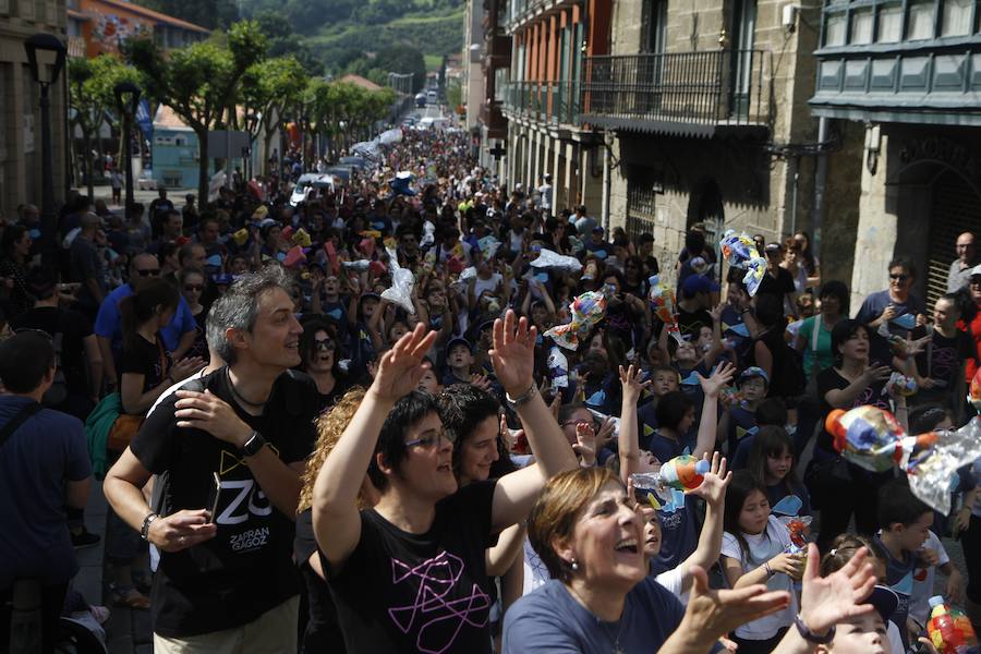 La villa costera acoge hoy la 27 edición de una celebración que tiene como objetivo «reivindicar que la escuela pública debe ser el eje del sistema educativo».