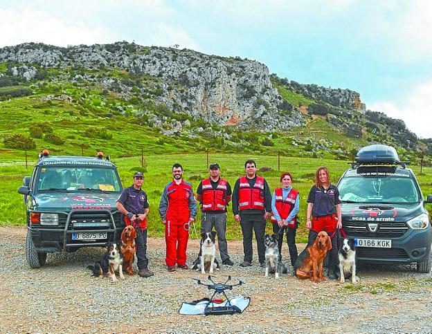 Equipo. Integrantes de la unidad que acudirá el 23 al campo de tiro de Arrate.
