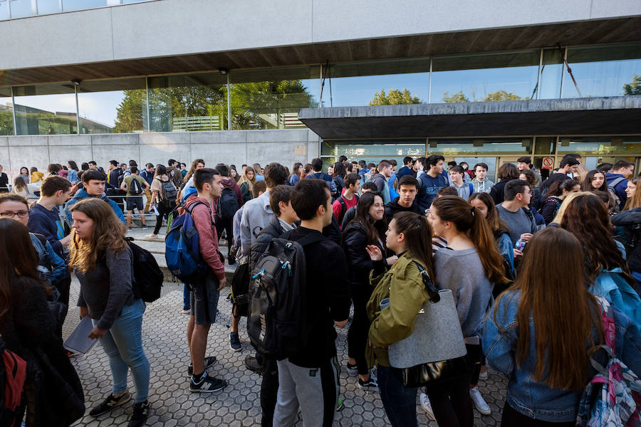 Más de 11.000 alumnos vascos han iniciado esta mañana las pruebas de acceso a la universidad. Las prueba de selectividad durarán tres días,