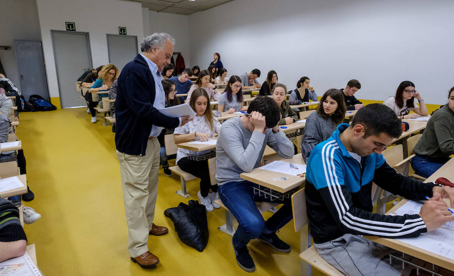 Más de 11.000 alumnos vascos han iniciado esta mañana las pruebas de acceso a la universidad. Las prueba de selectividad durarán tres días,