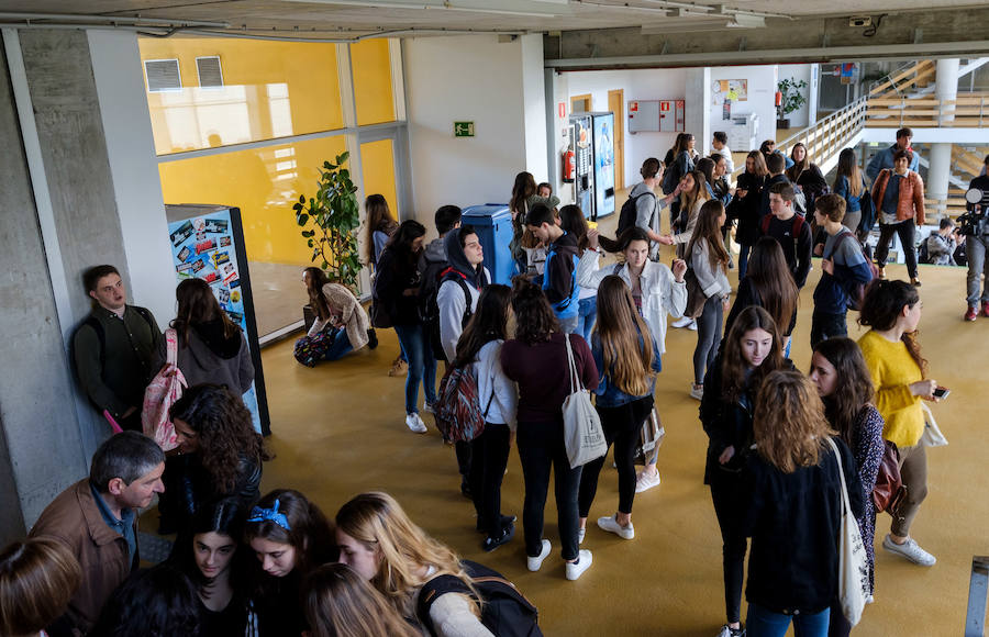 Más de 11.000 alumnos vascos han iniciado esta mañana las pruebas de acceso a la universidad. Las prueba de selectividad durarán tres días,