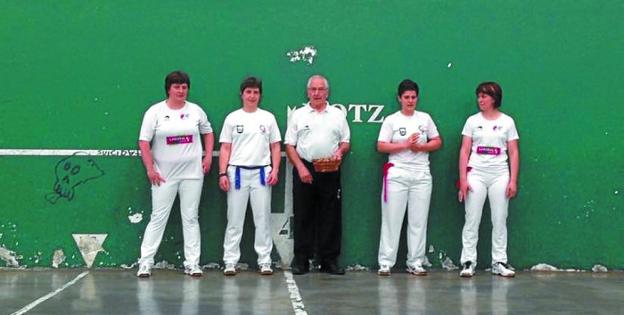 El campeonato de doke, la prueba de bicis y patinetes para niños y las jugadoras profesionales de pala y pelota. 