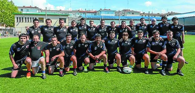 El equipo del Beltzak Lasarteorians en el campo Michelin. 