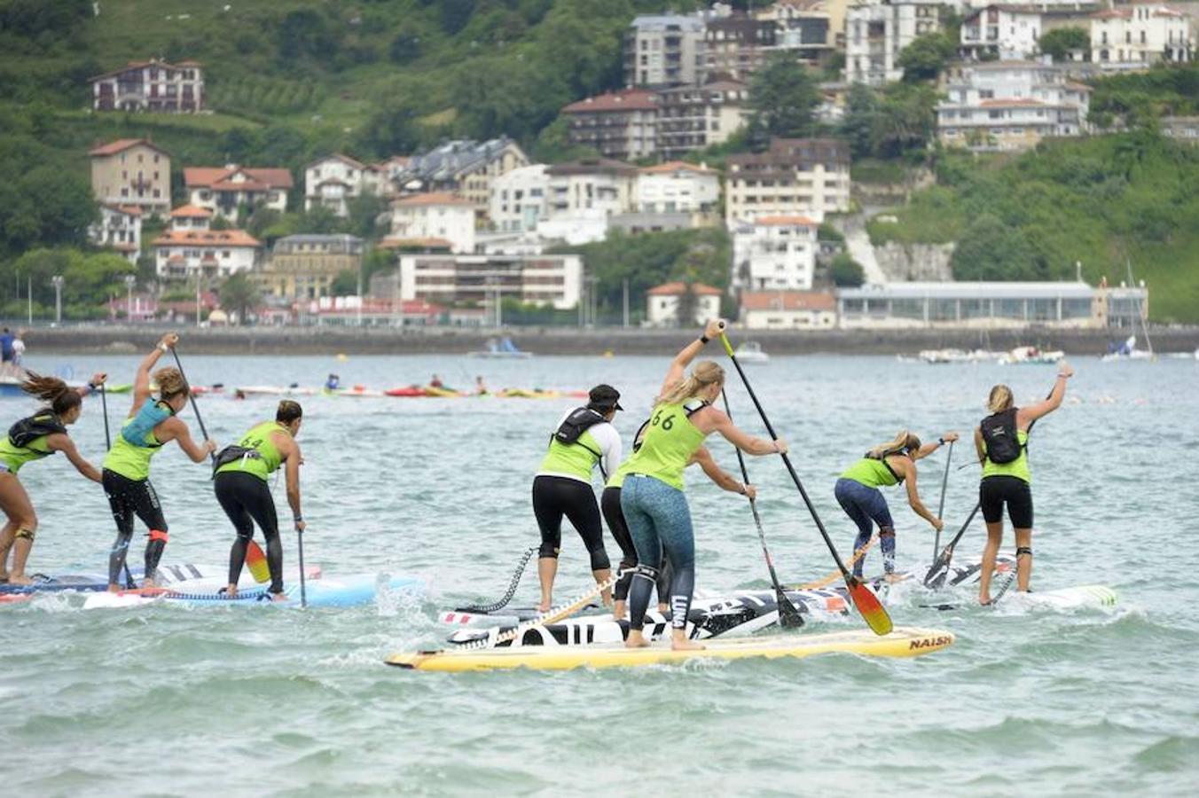 San Sebastián, de la mano del club Fortuna, ha acogido este sábado una de las citas del circuito europeo de stand up paddle valedera también para la clasificación mundial. Es el tercer año consecutivo que el circuito tiene parada en nuestra costa. 