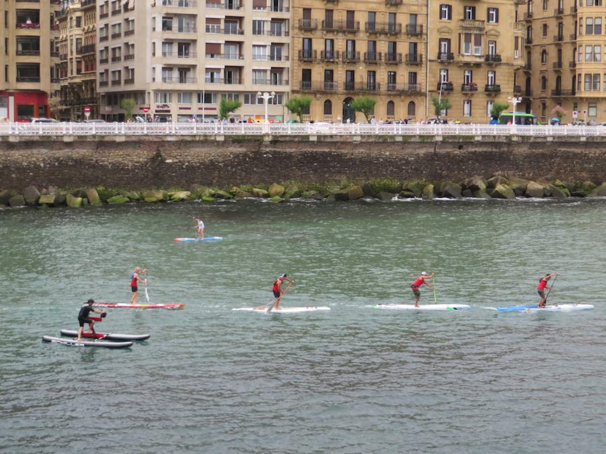 San Sebastián, de la mano del club Fortuna, ha acogido este sábado una de las citas del circuito europeo de stand up paddle valedera también para la clasificación mundial. Es el tercer año consecutivo que el circuito tiene parada en nuestra costa. 