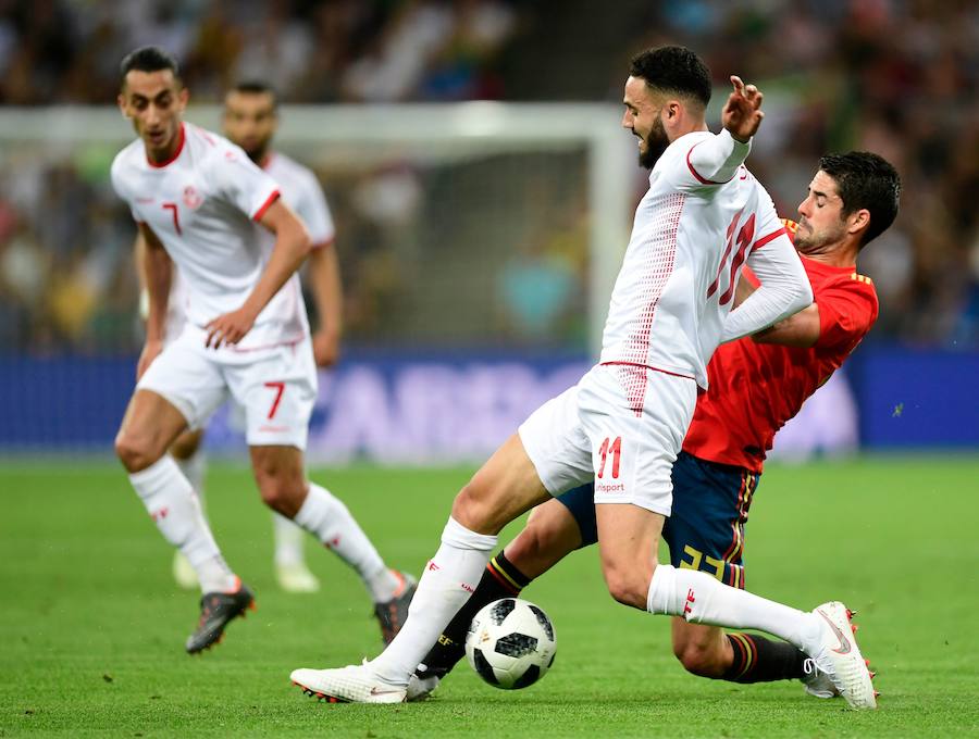 Un tanto de Iago Aspas en la recta final del choque sirvió para que España se adjudicase la victoria en el Krasnodar Stadium, tras un partido en el que 'La Roja' sufrió más de lo previsto ante la selección africana.