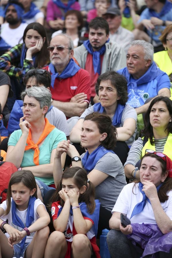 Refugiados gipuzkoanos han marchado desde Aizpurutxo hasta el Santuario de Loyola, en Azpeitia.