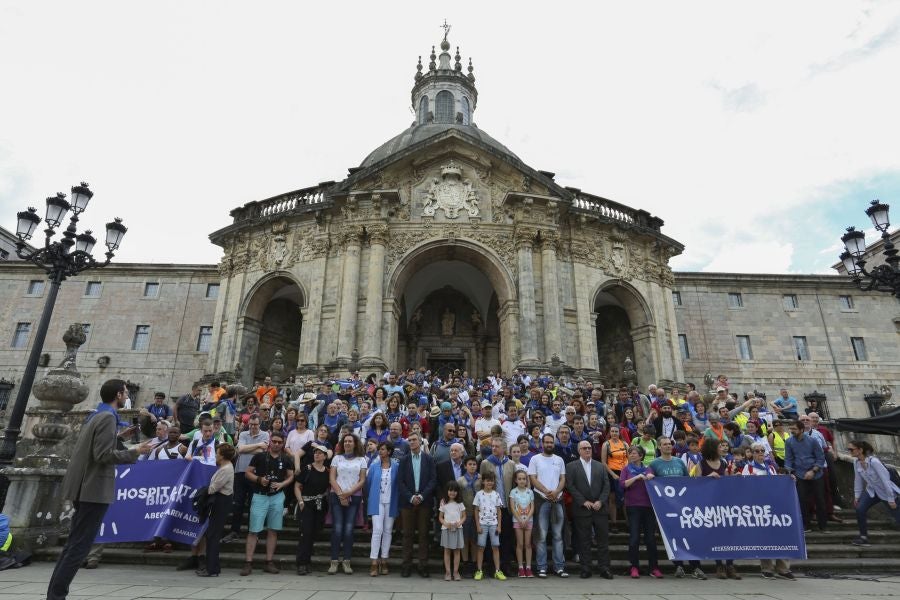 Refugiados gipuzkoanos han marchado desde Aizpurutxo hasta el Santuario de Loyola, en Azpeitia.