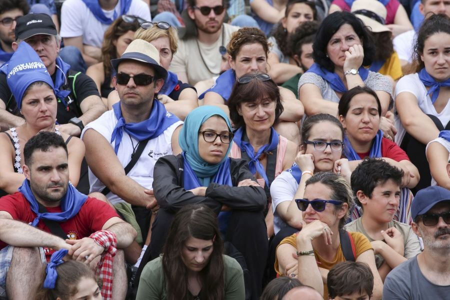 Refugiados gipuzkoanos han marchado desde Aizpurutxo hasta el Santuario de Loyola, en Azpeitia.