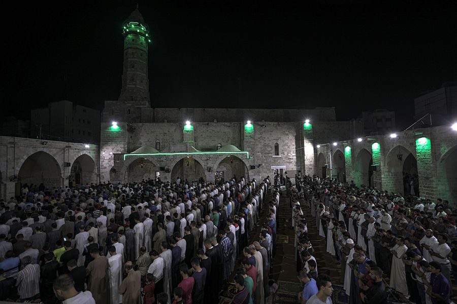 Los musulmanes de todo el mundo se están preparando para celebrar Eid al-Fitr, el festival de tres días que marca el final del mes sagrado musulmán de Ramadán, que se celebrará el 15 o el 16 de junio dependiendo del calendario lunar.