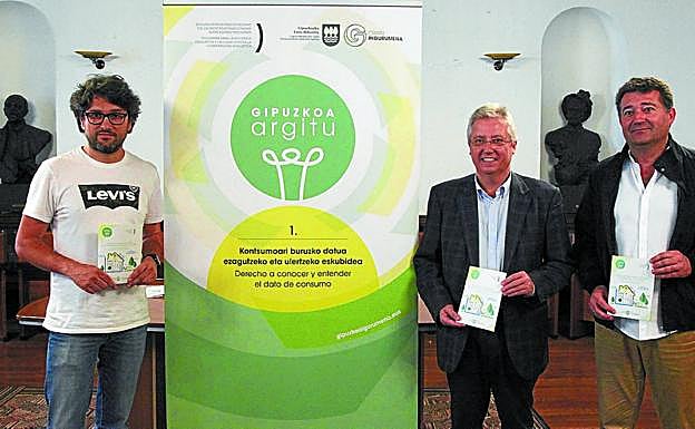 Joseba Aramburu, concejal; José Ignacio Asensio, diputado, y José Miguel Santamaría, alcalde. 