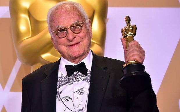 James Ivory con su Oscar en la categoría de 'Mejor guion adaptado' (2018) por 'Call me by your name'.