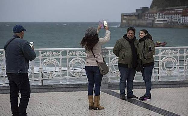 Un estudio del Gobierno Vasco concluye que implantar la tasa turística es competencia foral